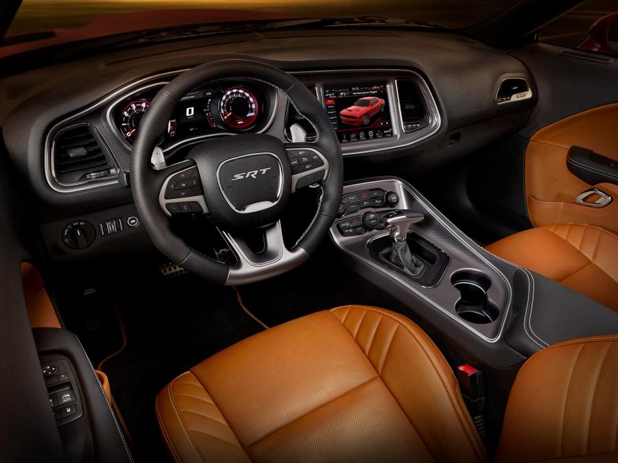  Dodge Challenger SRT Hellcat 2015 года  (фото 25 из 42)